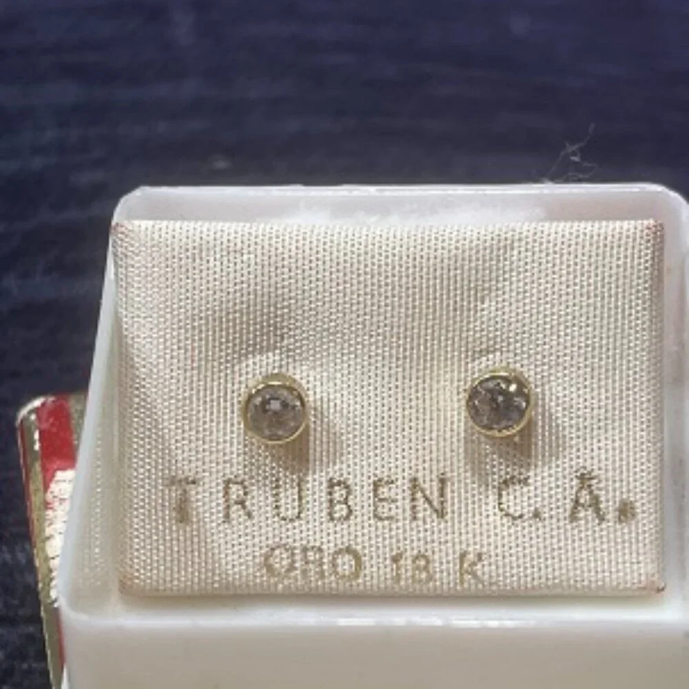 NWT Small 18K Gold with Zirconia Stone Earrings Stud from Venezuela
